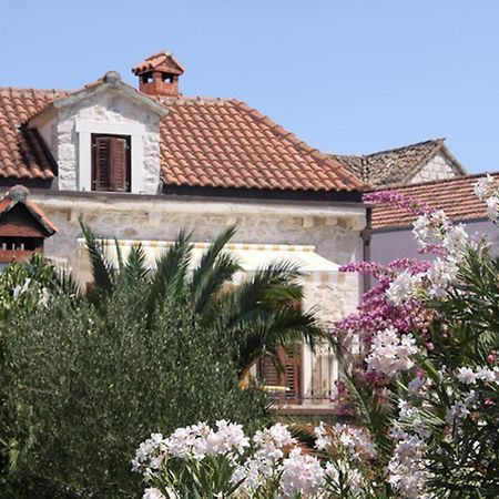 Villa Rustika Sutivan Exterior photo