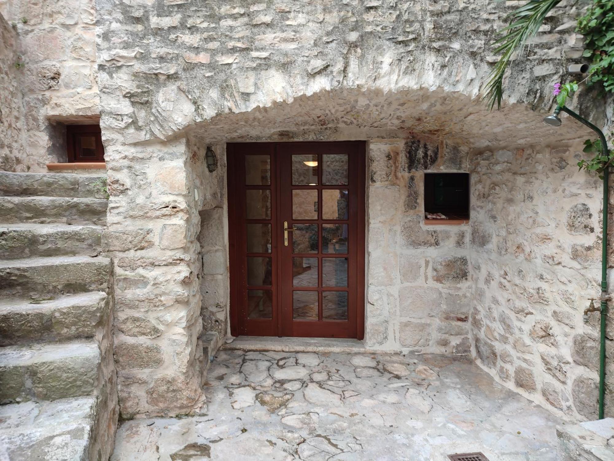 Villa Rustika Sutivan Exterior photo