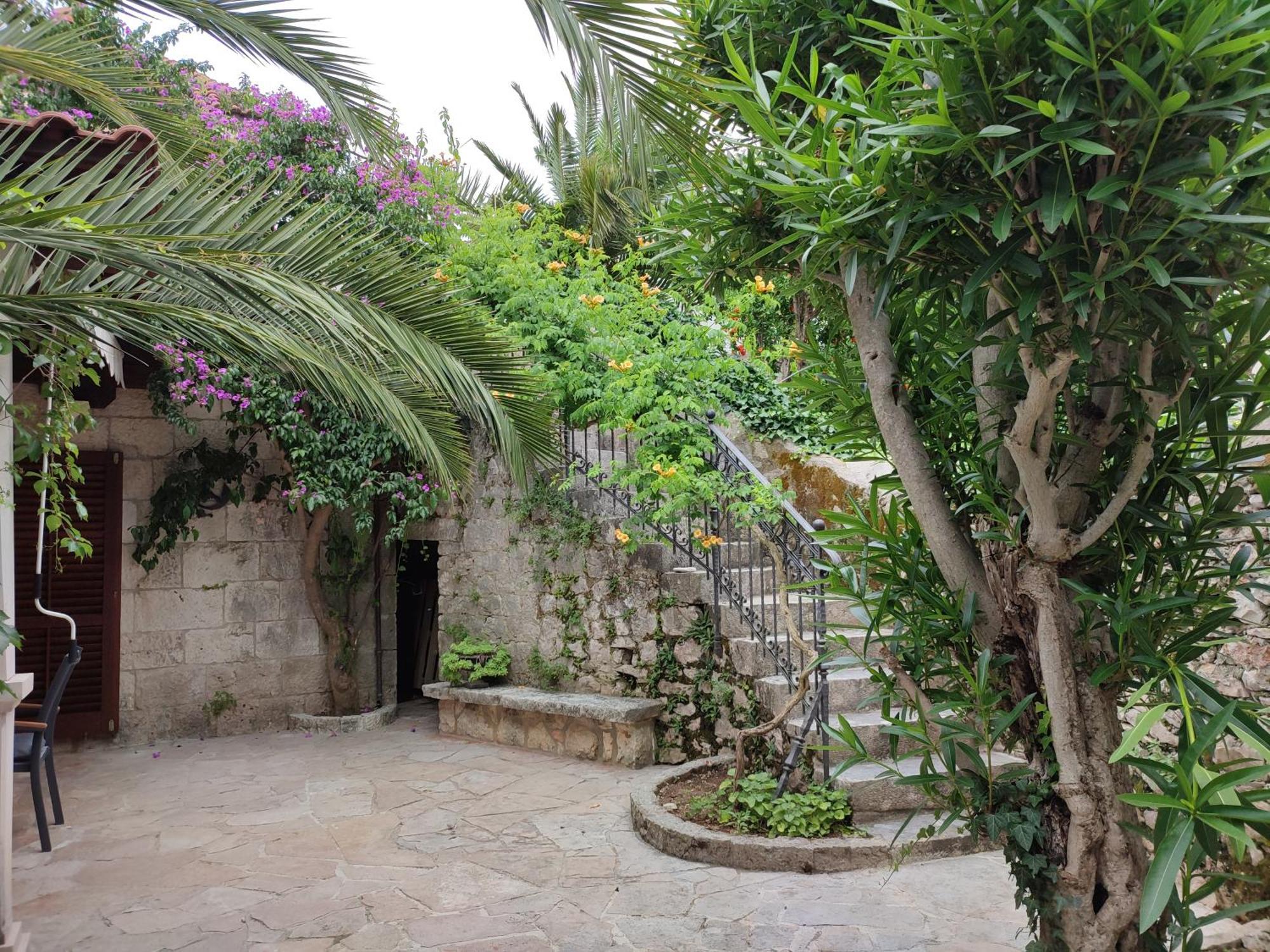 Villa Rustika Sutivan Exterior photo