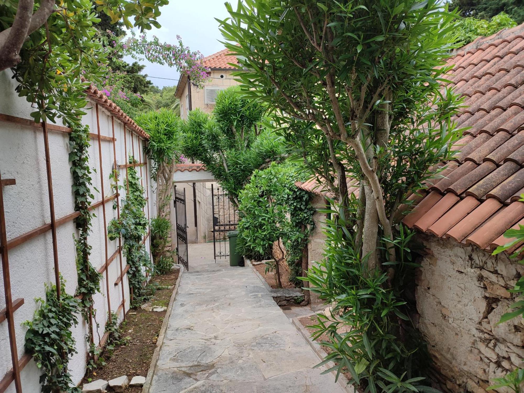 Villa Rustika Sutivan Exterior photo