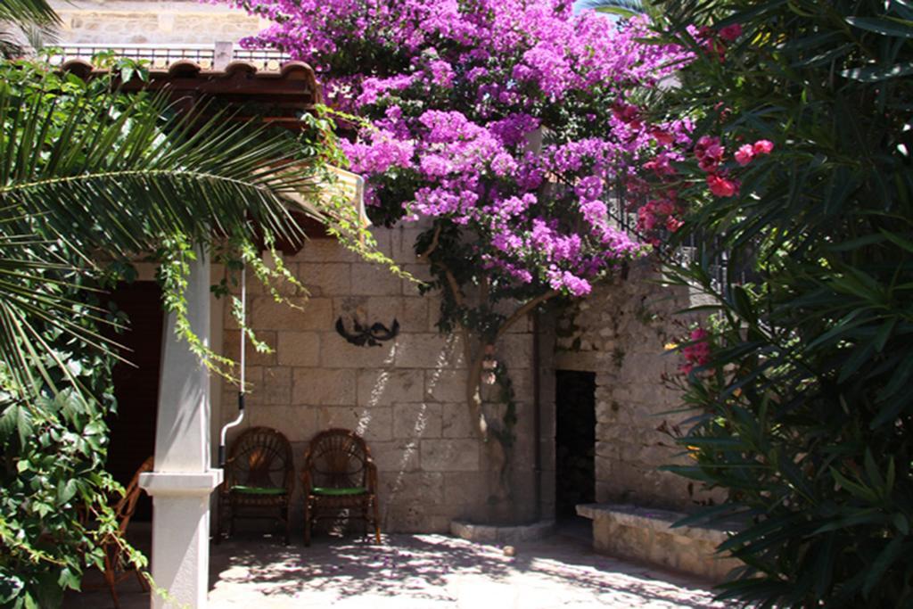 Villa Rustika Sutivan Exterior photo